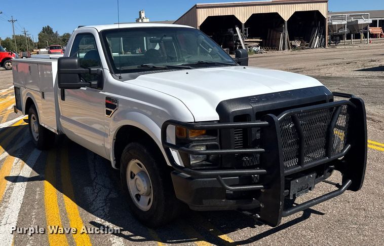 image for item ER2421 2008 Ford F250 Super Duty utility bed pickup truck