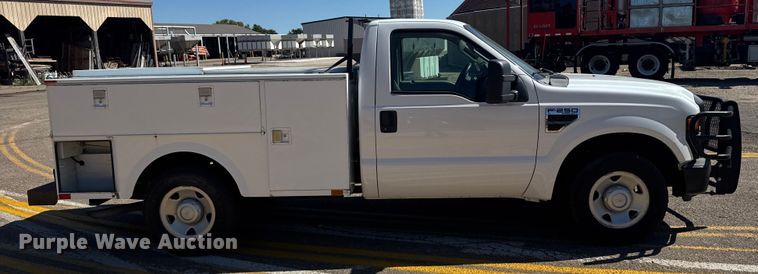 image for item ER2421 2008 Ford F250 Super Duty utility bed pickup truck