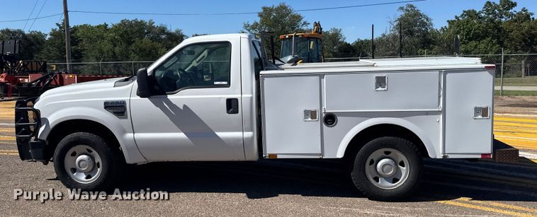 image for item ER2421 2008 Ford F250 Super Duty utility bed pickup truck