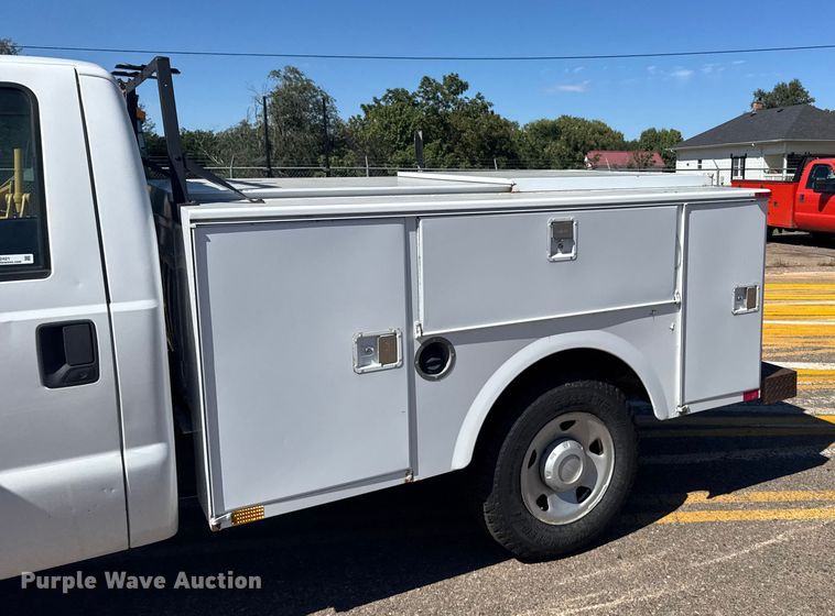 image for item ER2421 2008 Ford F250 Super Duty utility bed pickup truck