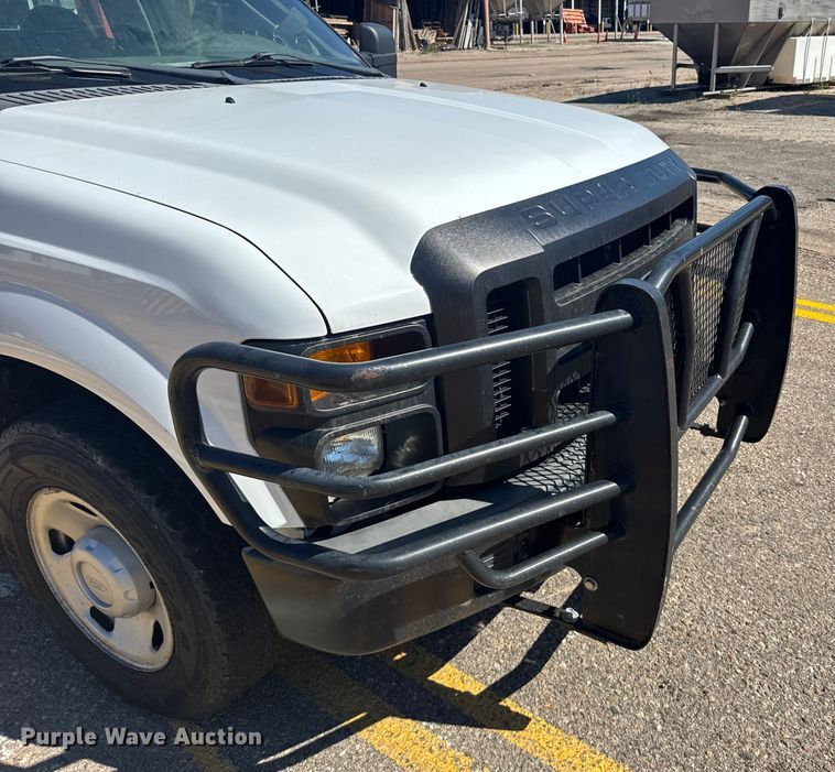 image for item ER2421 2008 Ford F250 Super Duty utility bed pickup truck