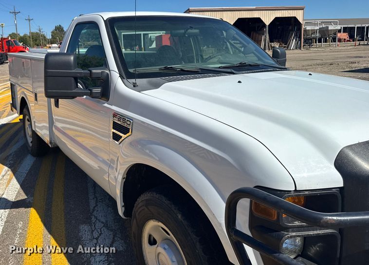 image for item ER2421 2008 Ford F250 Super Duty utility bed pickup truck