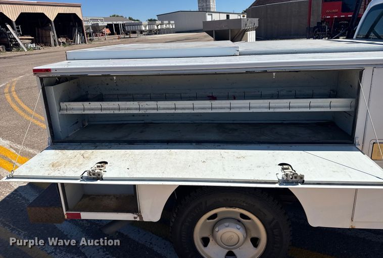 image for item ER2421 2008 Ford F250 Super Duty utility bed pickup truck