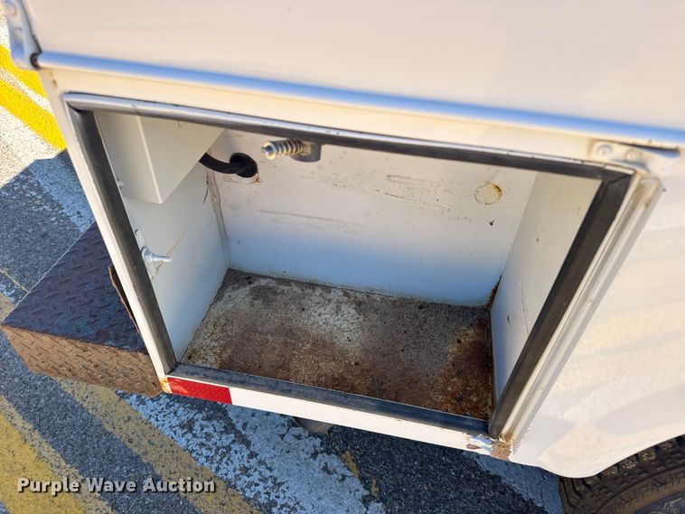 image for item ER2421 2008 Ford F250 Super Duty utility bed pickup truck