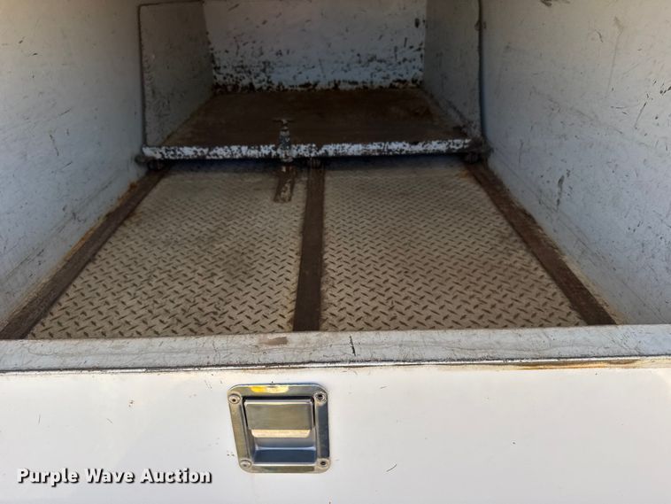 image for item ER2421 2008 Ford F250 Super Duty utility bed pickup truck