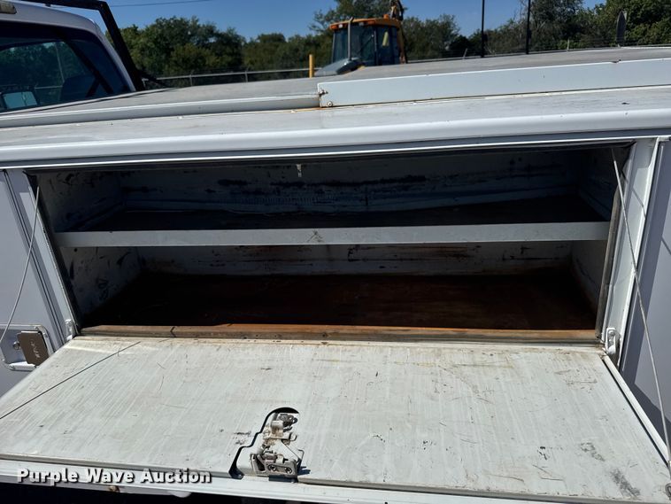 image for item ER2421 2008 Ford F250 Super Duty utility bed pickup truck