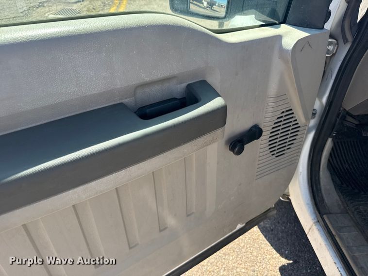 image for item ER2421 2008 Ford F250 Super Duty utility bed pickup truck