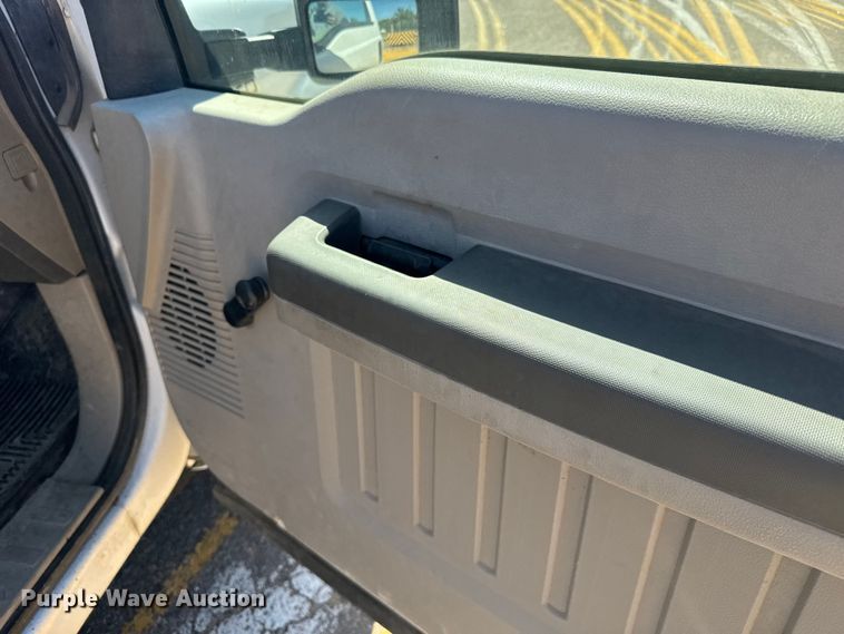 image for item ER2421 2008 Ford F250 Super Duty utility bed pickup truck