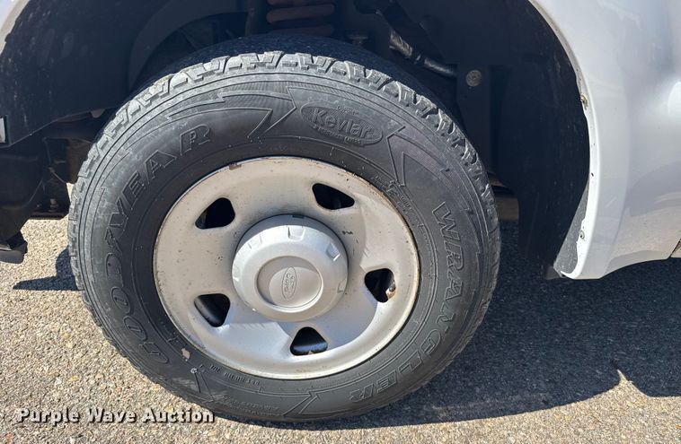 image for item ER2421 2008 Ford F250 Super Duty utility bed pickup truck