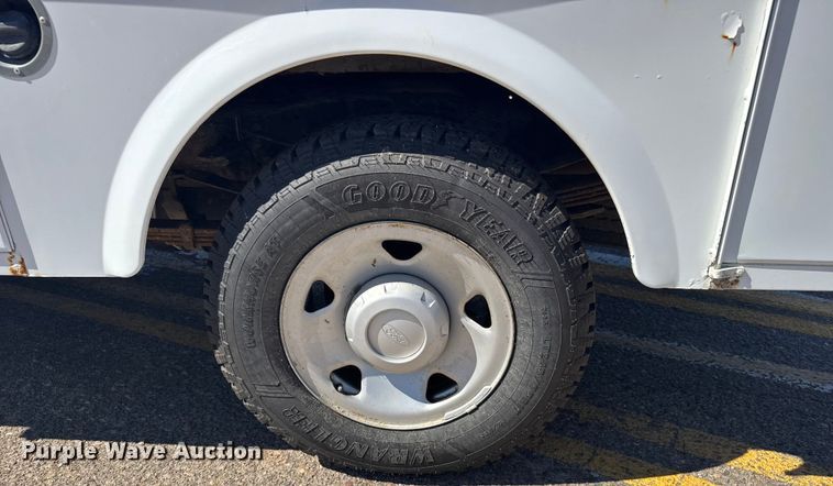 image for item ER2421 2008 Ford F250 Super Duty utility bed pickup truck