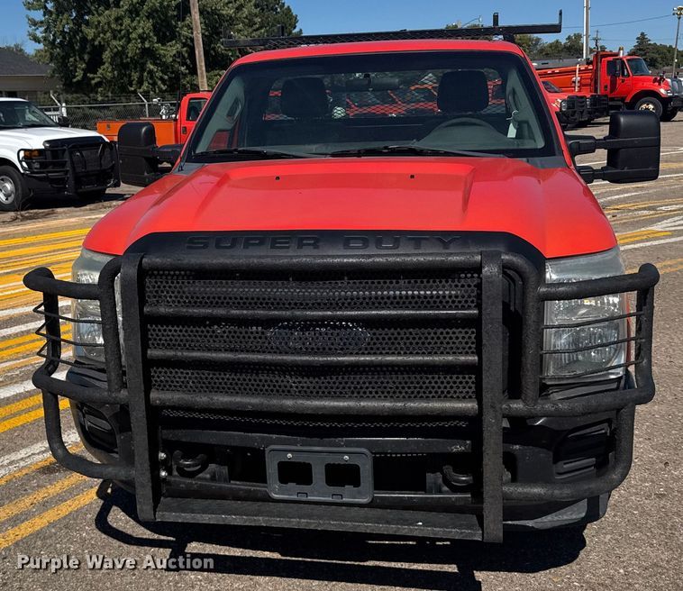 image for item ER2422 2011 Ford F250 Super Duty utility bed pickup truck