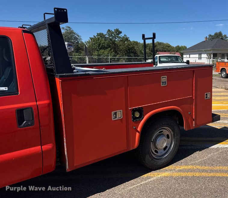 image for item ER2422 2011 Ford F250 Super Duty utility bed pickup truck