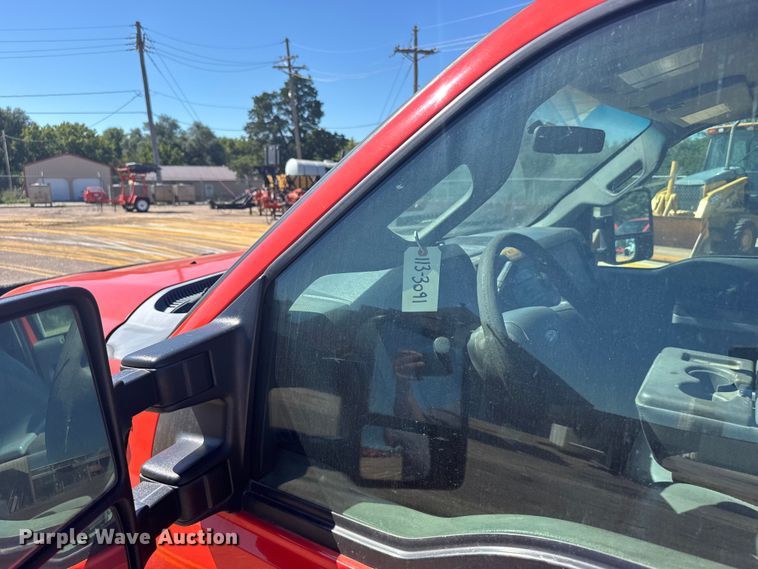 image for item ER2422 2011 Ford F250 Super Duty utility bed pickup truck