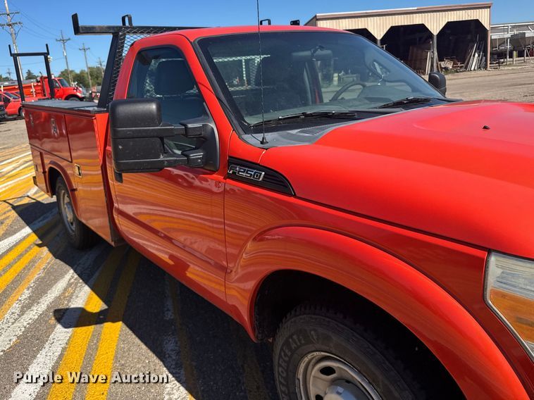 image for item ER2422 2011 Ford F250 Super Duty utility bed pickup truck