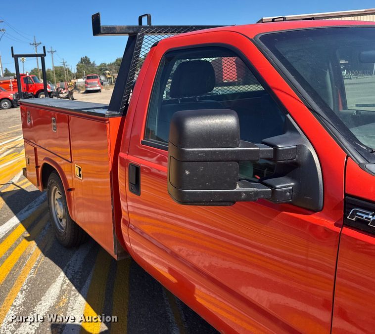 image for item ER2422 2011 Ford F250 Super Duty utility bed pickup truck