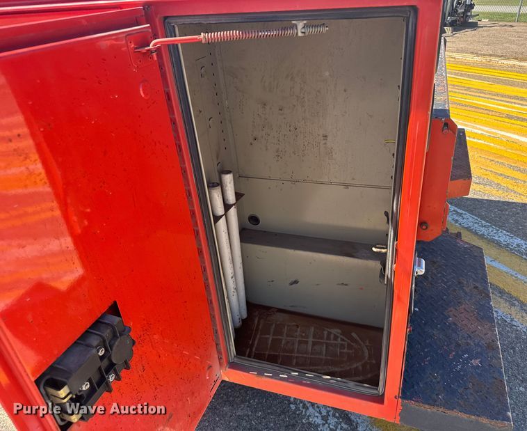 image for item ER2422 2011 Ford F250 Super Duty utility bed pickup truck