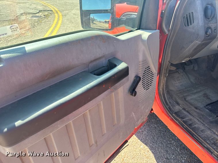 image for item ER2422 2011 Ford F250 Super Duty utility bed pickup truck