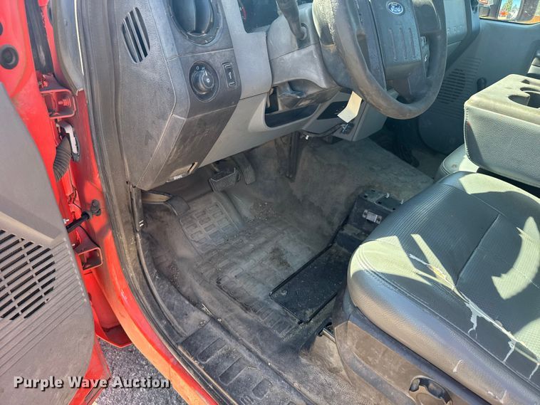 image for item ER2422 2011 Ford F250 Super Duty utility bed pickup truck