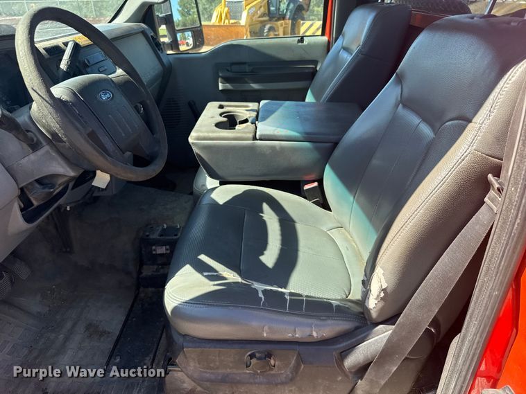 image for item ER2422 2011 Ford F250 Super Duty utility bed pickup truck