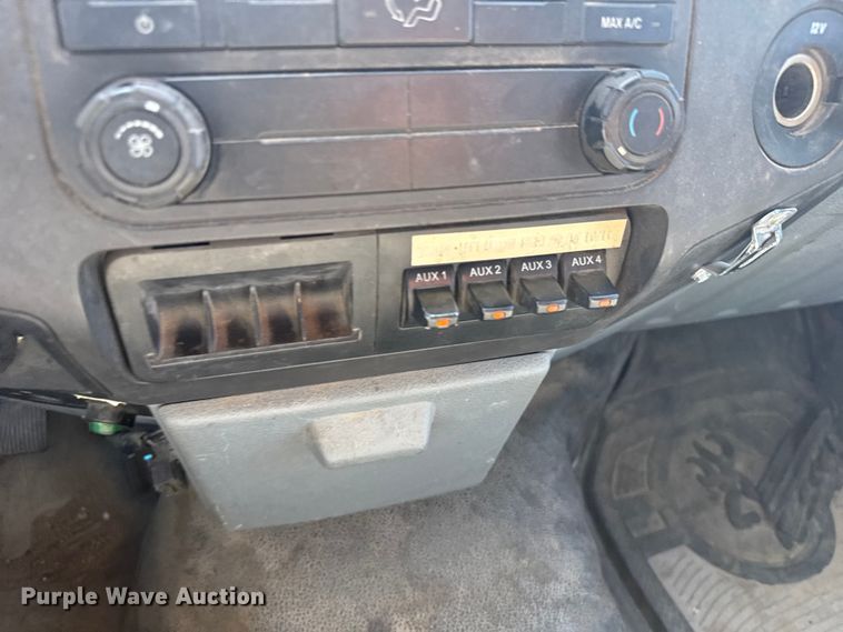 image for item ER2422 2011 Ford F250 Super Duty utility bed pickup truck