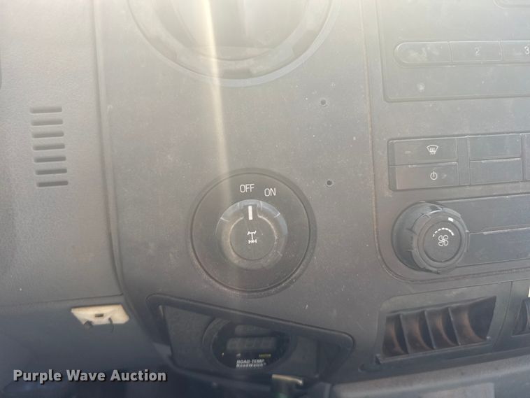 image for item ER2422 2011 Ford F250 Super Duty utility bed pickup truck