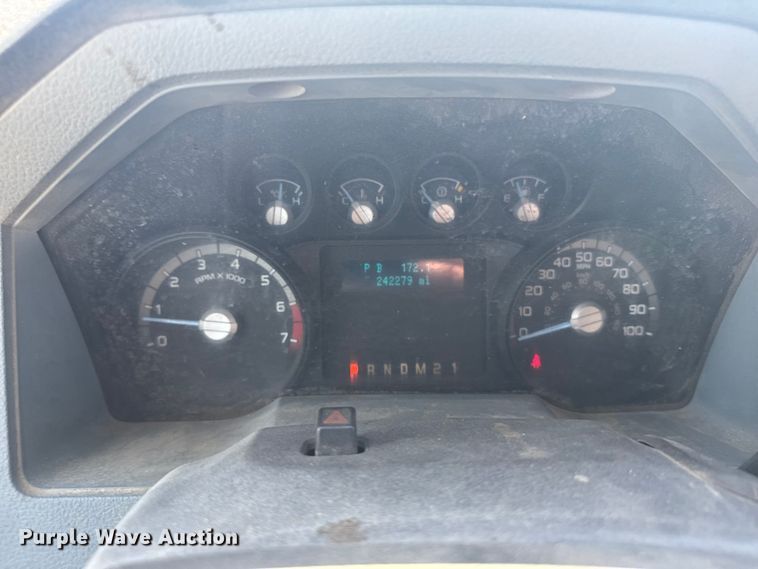 image for item ER2422 2011 Ford F250 Super Duty utility bed pickup truck