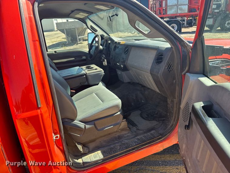 image for item ER2422 2011 Ford F250 Super Duty utility bed pickup truck