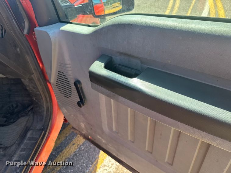 image for item ER2422 2011 Ford F250 Super Duty utility bed pickup truck