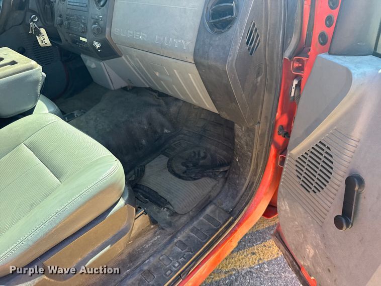 image for item ER2422 2011 Ford F250 Super Duty utility bed pickup truck