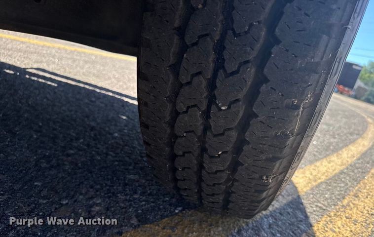 image for item ER2422 2011 Ford F250 Super Duty utility bed pickup truck