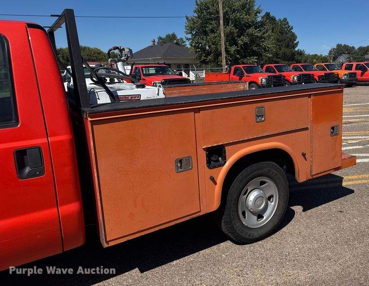 image for item ER2423 2009 Ford F250 Super Duty utility bed pickup truck