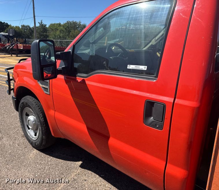 image for item ER2423 2009 Ford F250 Super Duty utility bed pickup truck