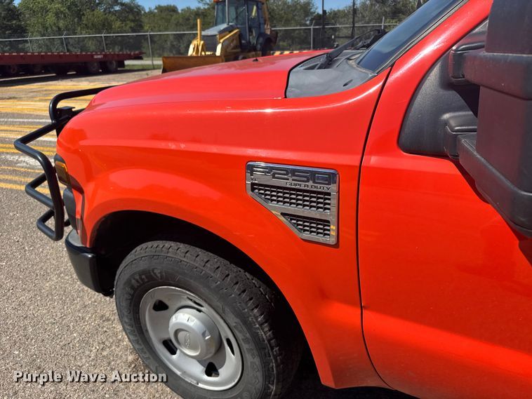 image for item ER2423 2009 Ford F250 Super Duty utility bed pickup truck