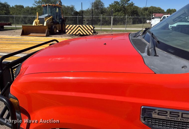 image for item ER2423 2009 Ford F250 Super Duty utility bed pickup truck