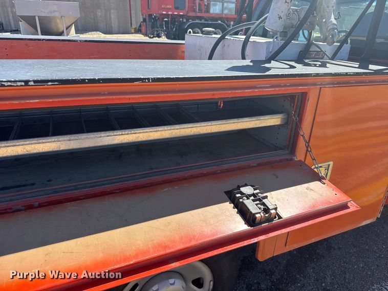 image for item ER2423 2009 Ford F250 Super Duty utility bed pickup truck