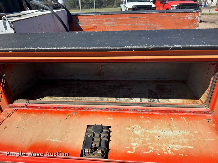 image for item ER2423 2009 Ford F250 Super Duty utility bed pickup truck