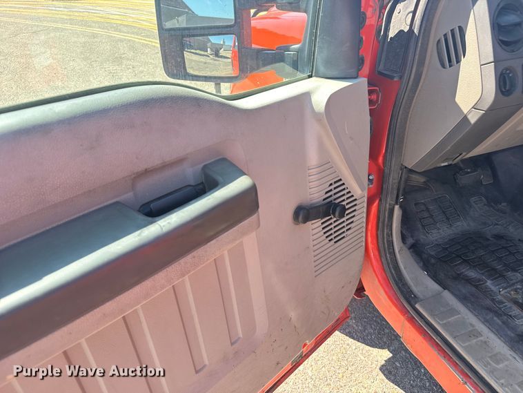 image for item ER2423 2009 Ford F250 Super Duty utility bed pickup truck