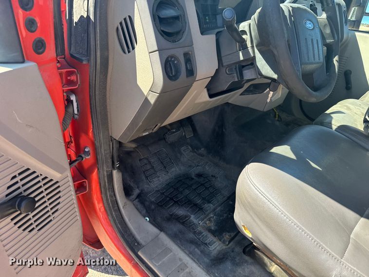 image for item ER2423 2009 Ford F250 Super Duty utility bed pickup truck