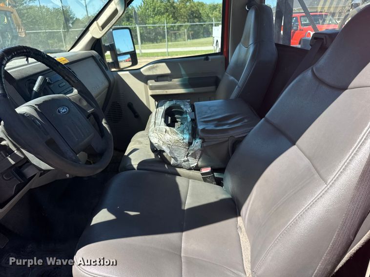 image for item ER2423 2009 Ford F250 Super Duty utility bed pickup truck