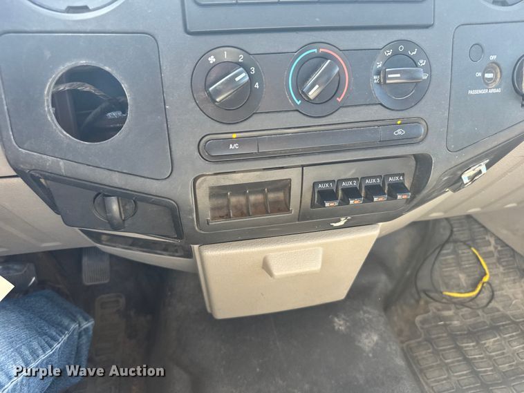 image for item ER2423 2009 Ford F250 Super Duty utility bed pickup truck