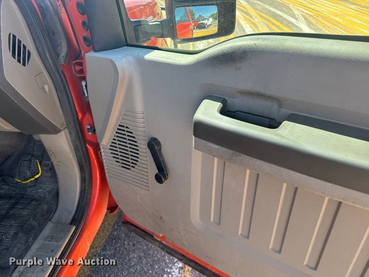 image for item ER2423 2009 Ford F250 Super Duty utility bed pickup truck