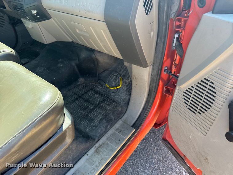 image for item ER2423 2009 Ford F250 Super Duty utility bed pickup truck