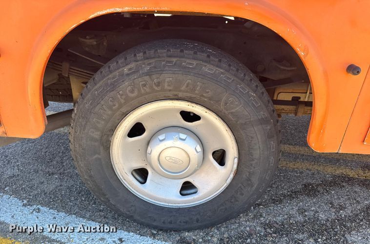 image for item ER2423 2009 Ford F250 Super Duty utility bed pickup truck