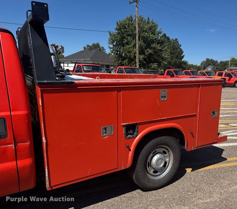image for item ER2424 2011 Ford F250 Super Duty utility bed pickup truck