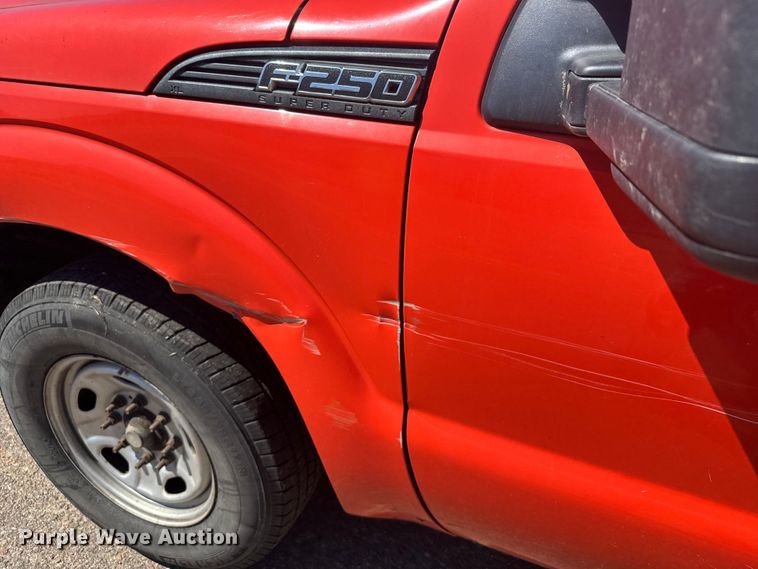 image for item ER2424 2011 Ford F250 Super Duty utility bed pickup truck