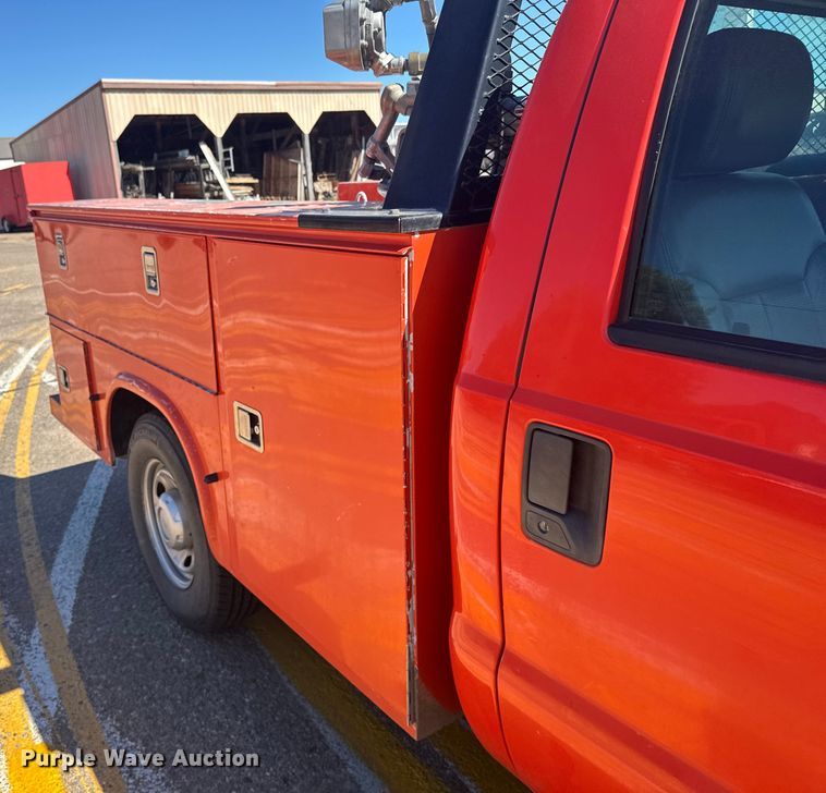 image for item ER2424 2011 Ford F250 Super Duty utility bed pickup truck