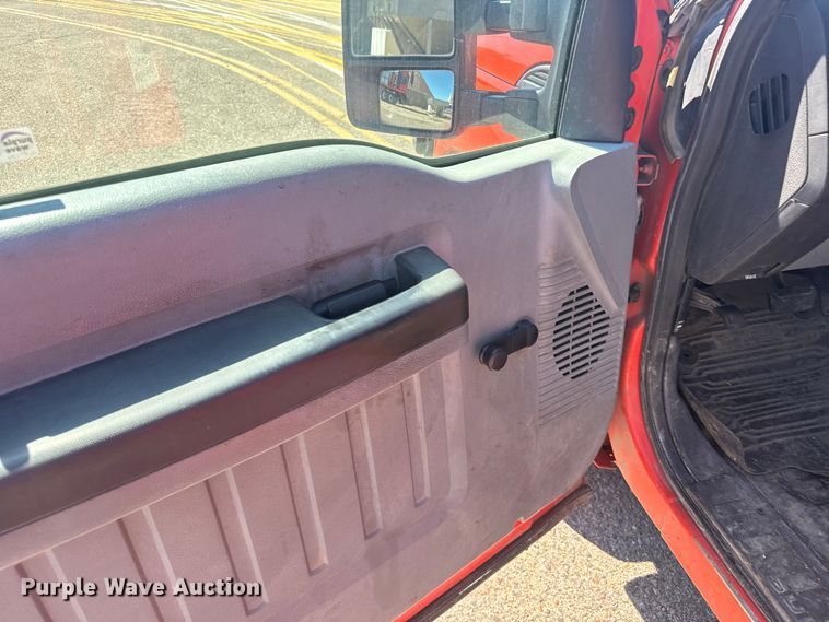 image for item ER2424 2011 Ford F250 Super Duty utility bed pickup truck