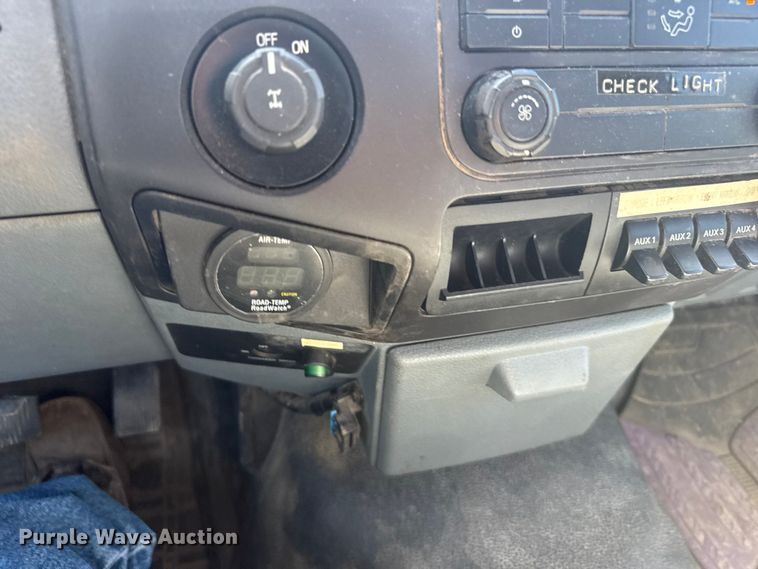 image for item ER2424 2011 Ford F250 Super Duty utility bed pickup truck