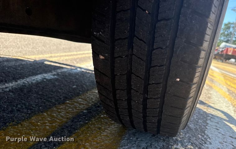 image for item ER2424 2011 Ford F250 Super Duty utility bed pickup truck