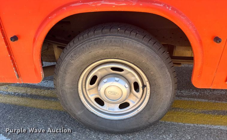 image for item ER2424 2011 Ford F250 Super Duty utility bed pickup truck